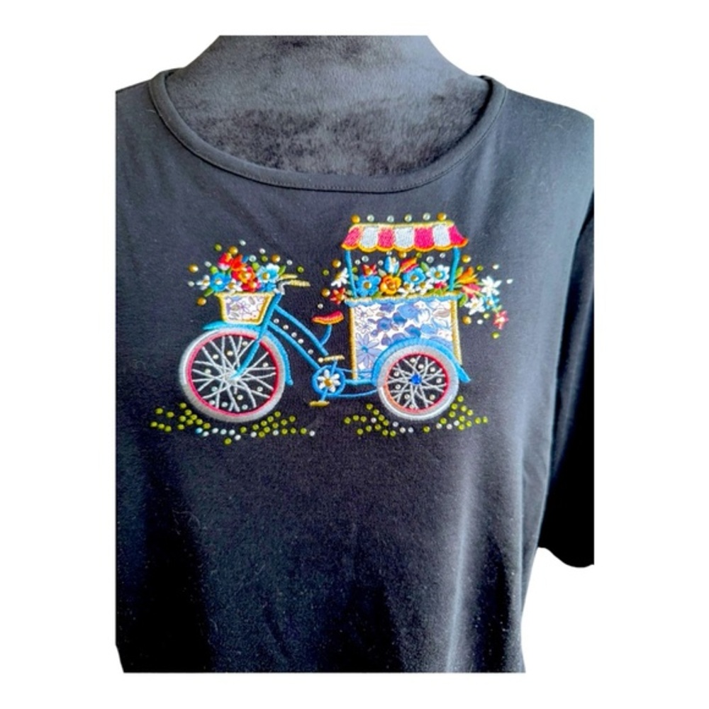 Quacker Factory t shirt in black w/embroidery and rhinestoned spring themed sz L